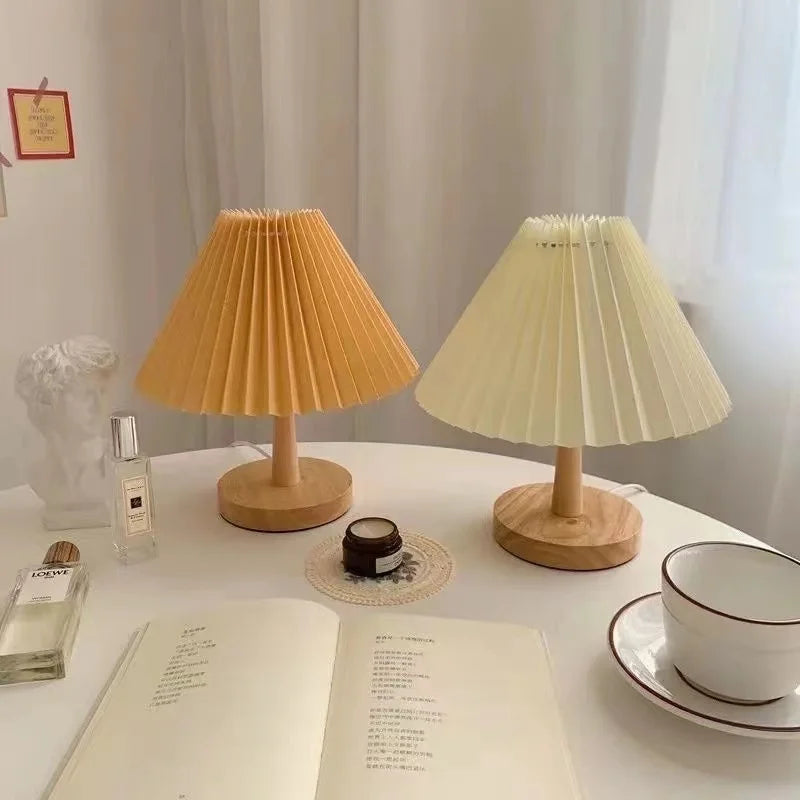 Pleated bedside table lamp - Noctive Home