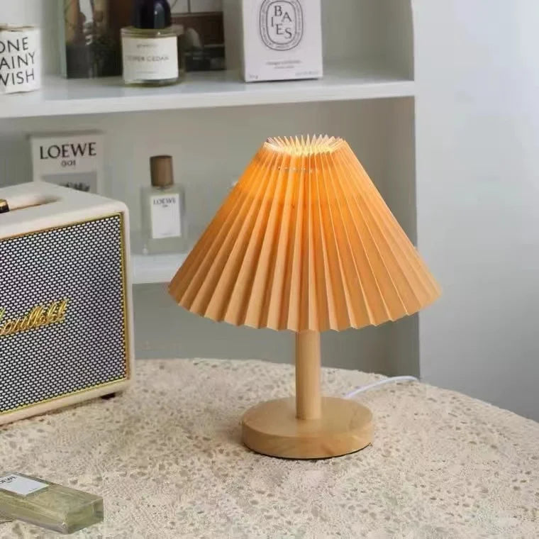 Pleated bedside table lamp - Noctive Home