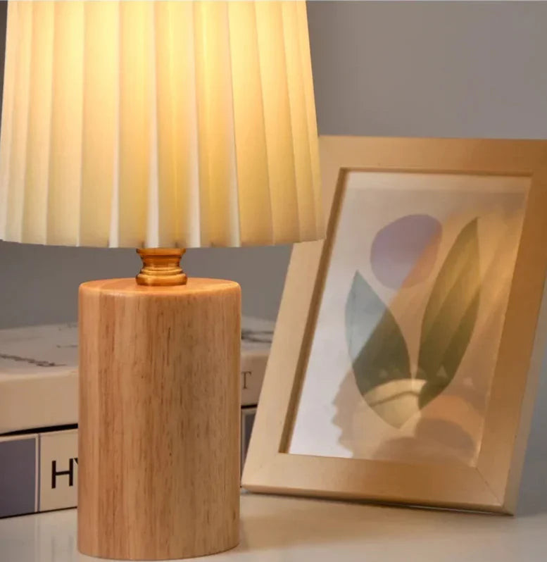 Pleated wooden bedside table lamp - Noctive Home