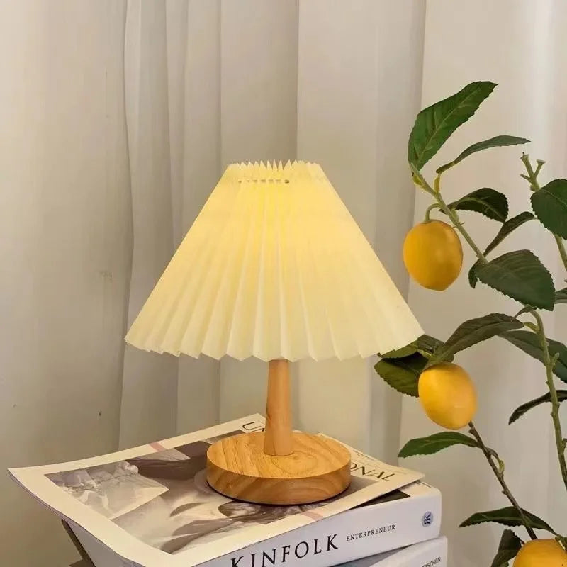 Pleated bedside table lamp - Noctive Home