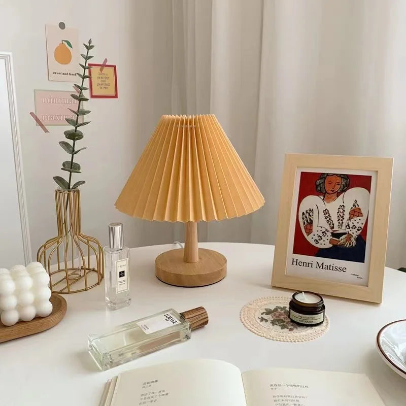 Pleated bedside table lamp - Noctive Home